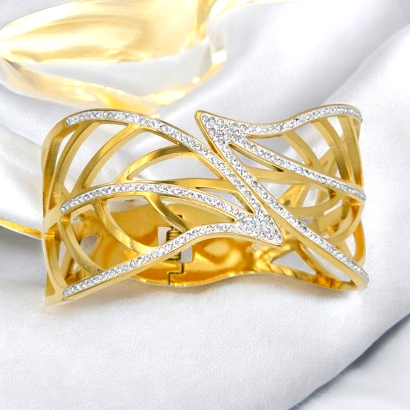 🆕️Chunky Gold Leaf Cuff Bracelet | 18K Gold Plated Stainless Steel | Sparkling - Picture 7 of 15